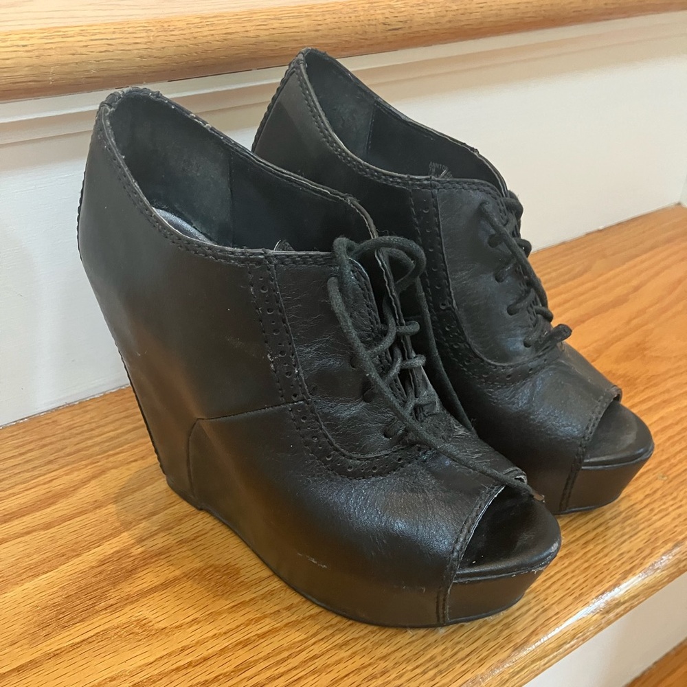 Steve Madden Annton black platform bootie shoes good condition